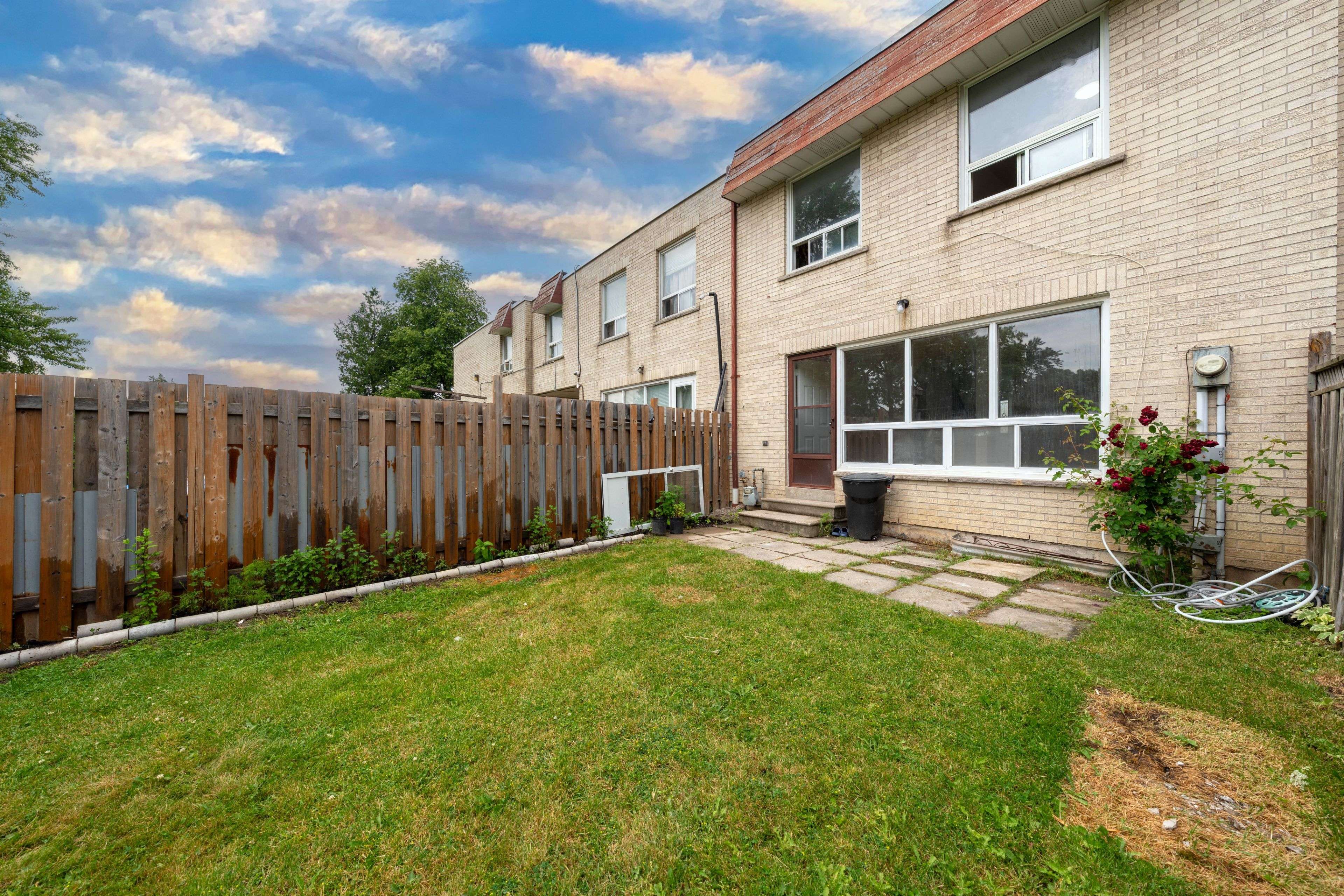 Mississauga, ON L4T 2V2,7440 Goreway DR #28