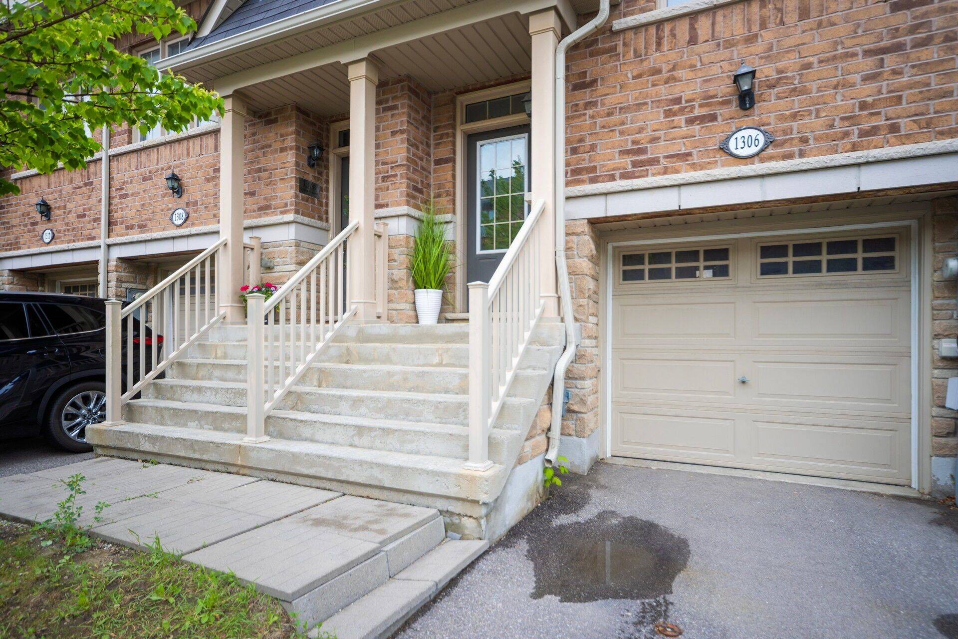 Mississauga, ON L5V 0E1,1306 Granrock CRES