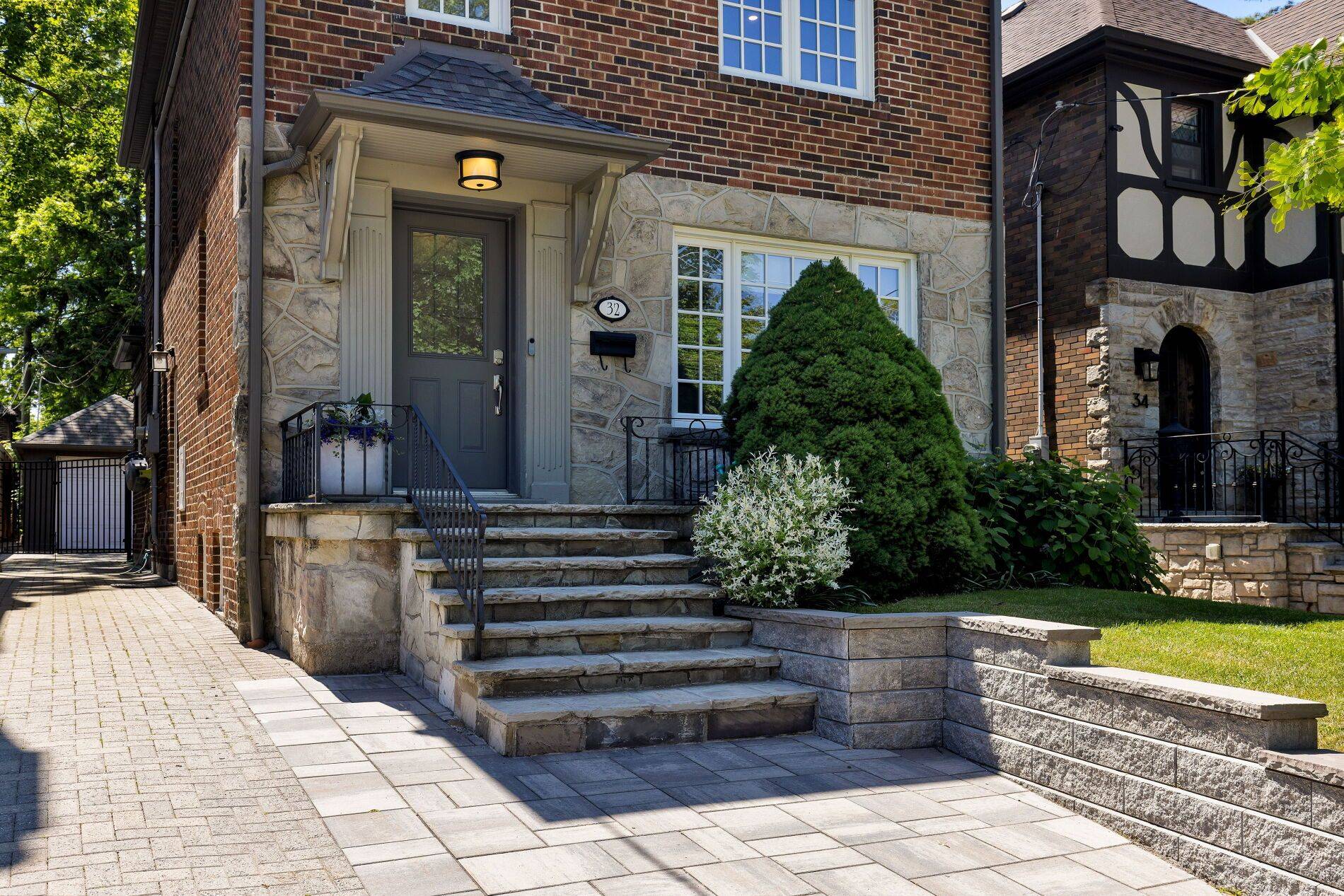 Toronto W08, ON M8X 2K2,32 Grenview BLVD N