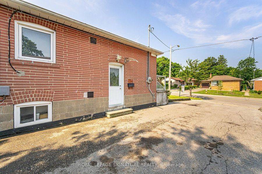 Toronto W10, ON M9W 1Z5,71 Redwater DR #1