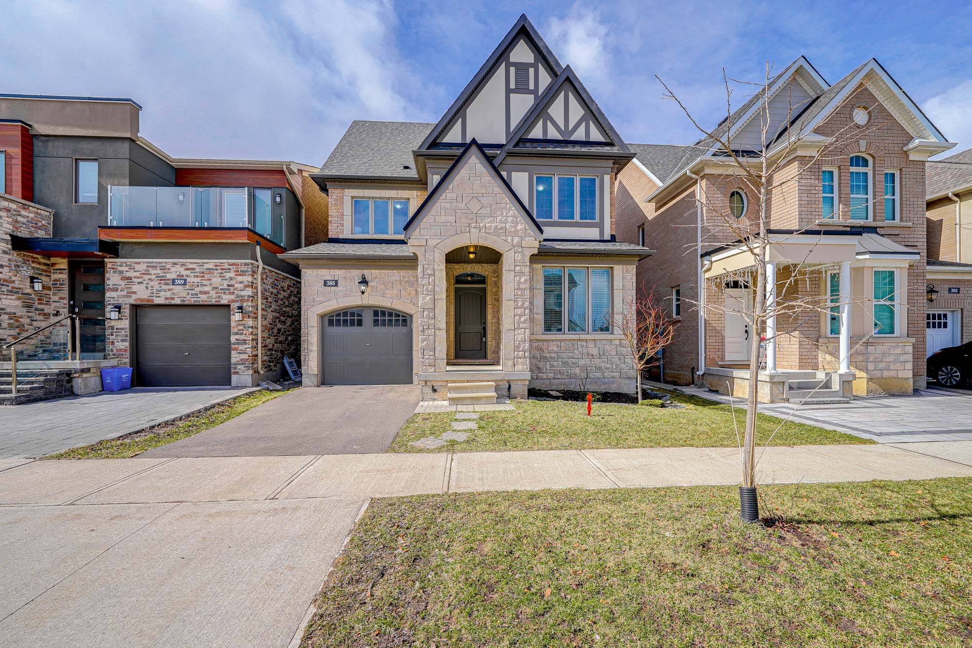 385 Dahlia TRL, Oakville, ON L6M 4M2