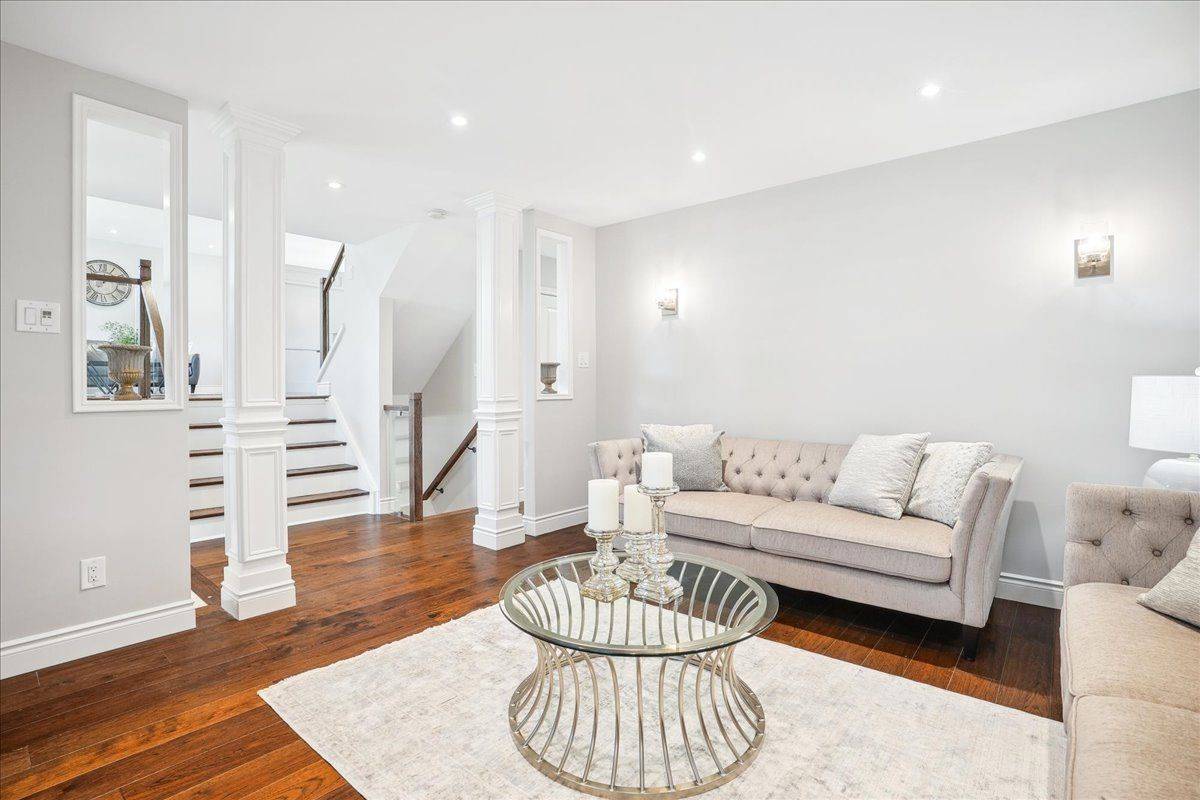 Oakville, ON L6K 2C8,242 Slater CRES