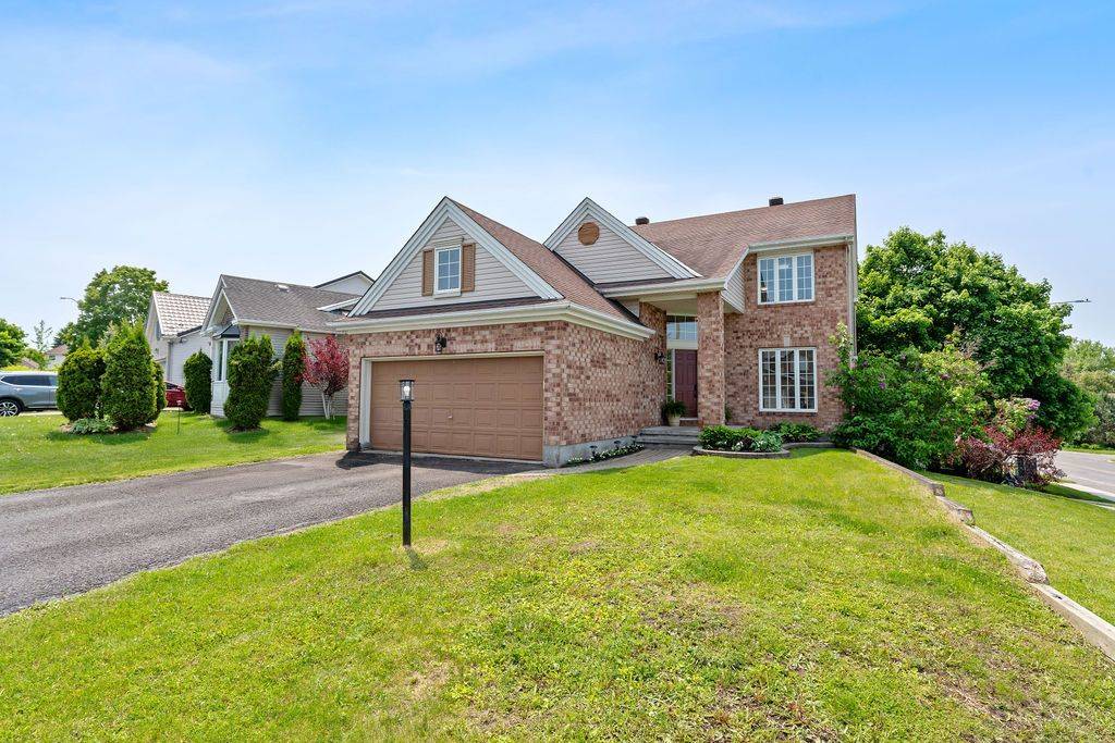 2 Bonnechere DR, Kanata, ON K2M 2A5