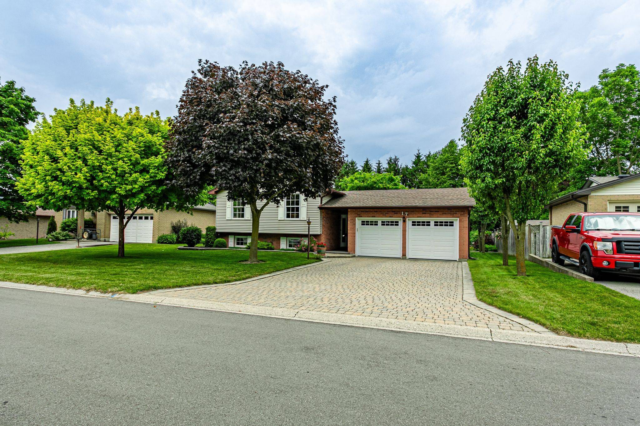 Thames Centre, ON N0L 1G2,17 CARLETON CT