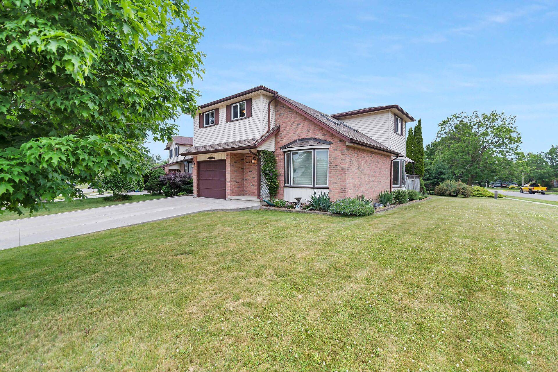 Guelph, ON N1G 4L4,18 Smart ST