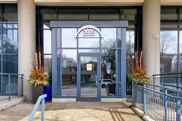 Toronto C15, ON M2K 0A3,2885 Bayview AVE #814