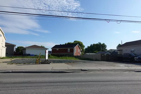 Timmins, ON P4N 3V9,694-696 Riverside DR
