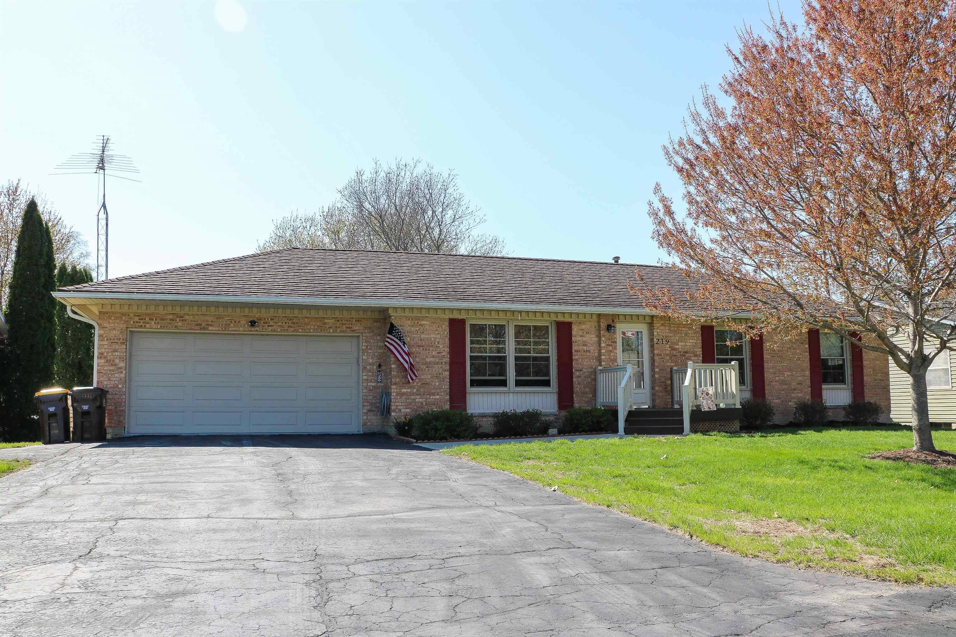 219 Palm Drive, Lena, IL 61048