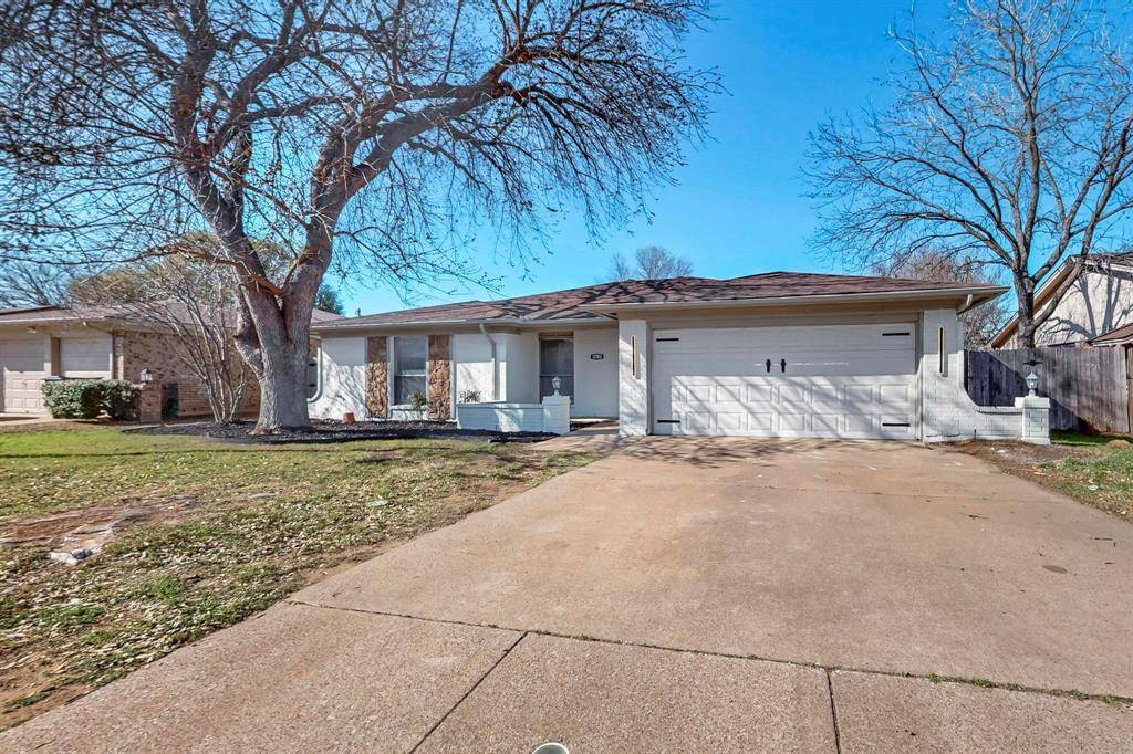 3703 Firethorn Drive, Arlington, TX 76017