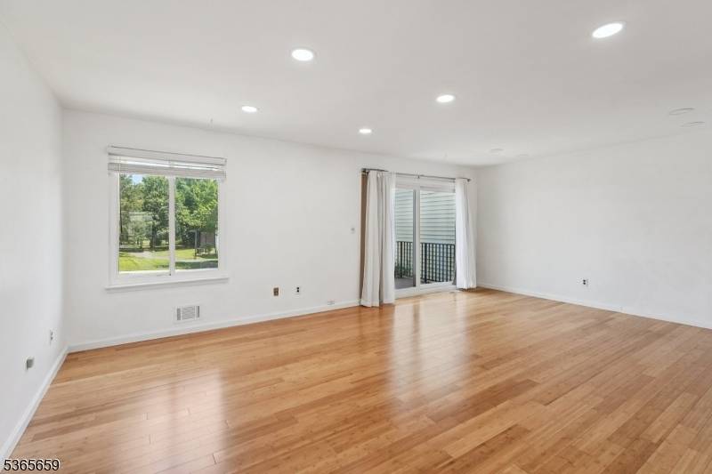 Hillsborough Twp., NJ 08844,922C Merritt Dr
