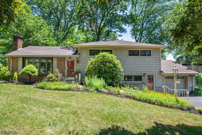 589 Fletcher Ave, Oradell Boro, NJ 07649