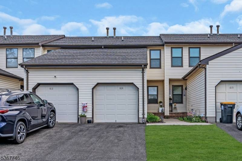 614 Almond Ct, Raritan Twp., NJ 08822