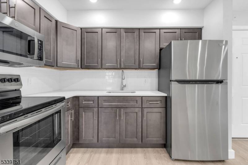 Elizabeth City, NJ 07202,557 S Broad St #B6