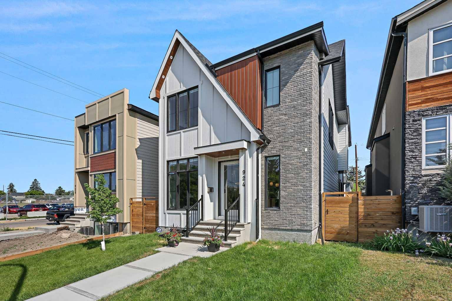 Calgary, AB T2M 1K6,924 21 AVE NW