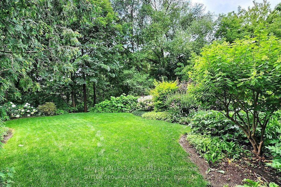 Toronto C07, ON M2N 2L7,16 Gwendolen CRES