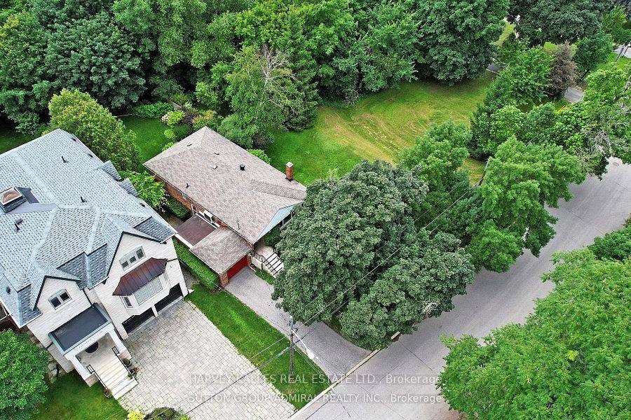 Toronto C07, ON M2N 2L7,16 Gwendolen CRES
