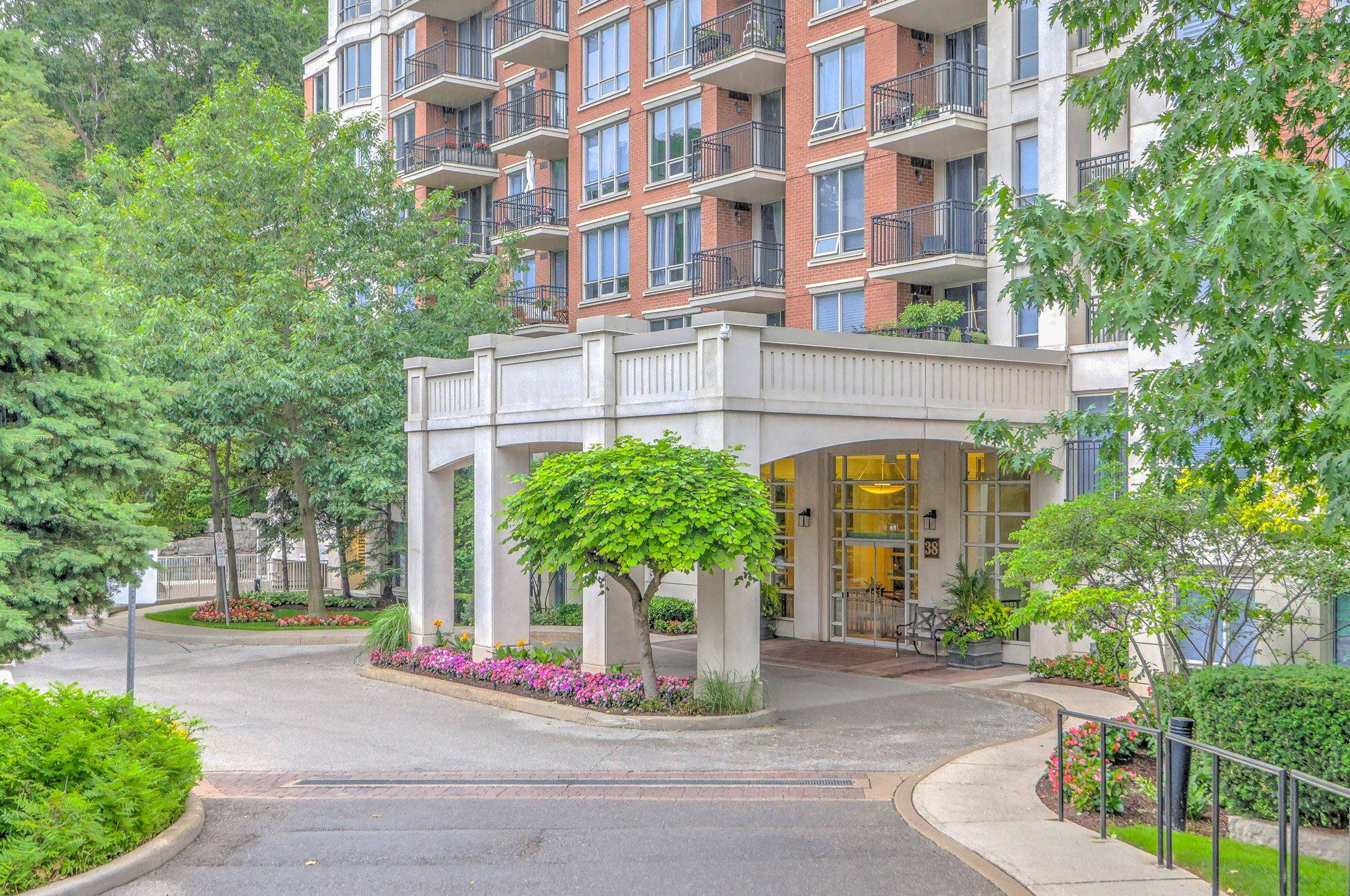 Toronto C12, ON M2P 2H2,38 William Carson CRES #115