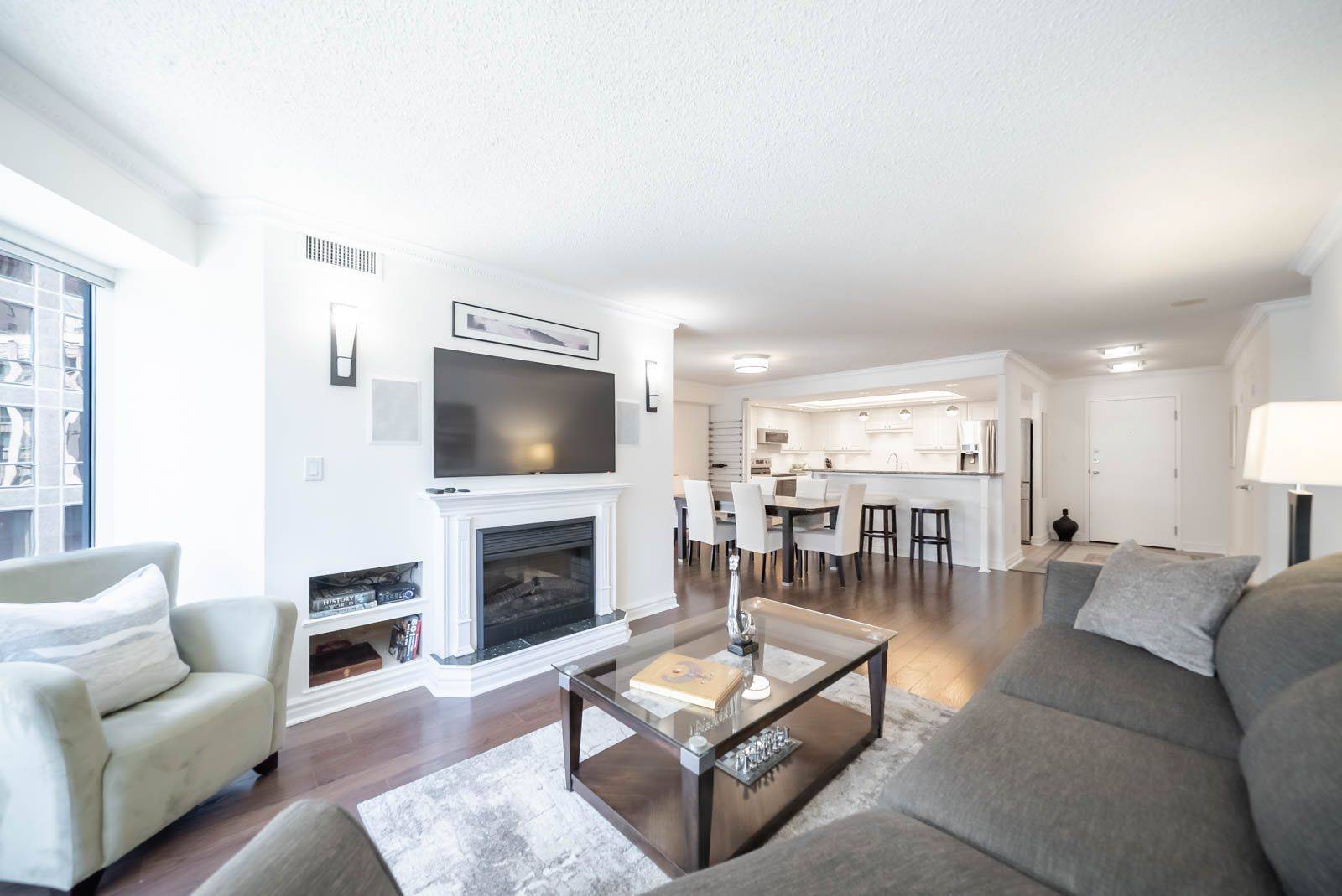 Toronto C01, ON M5J 2S7,33 University AVE #1407