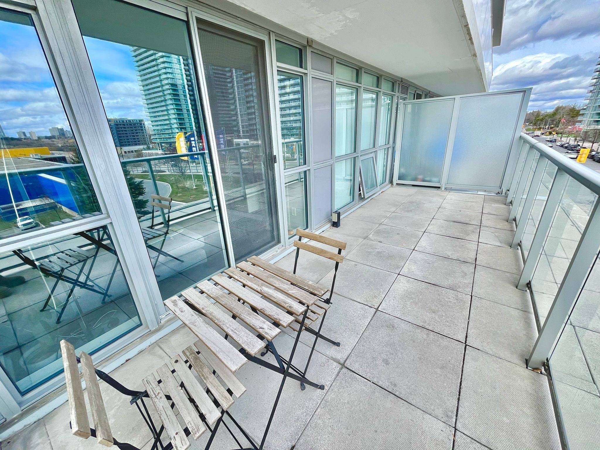 Toronto C15, ON M2K 0C2,121 Mcmahon DR #303
