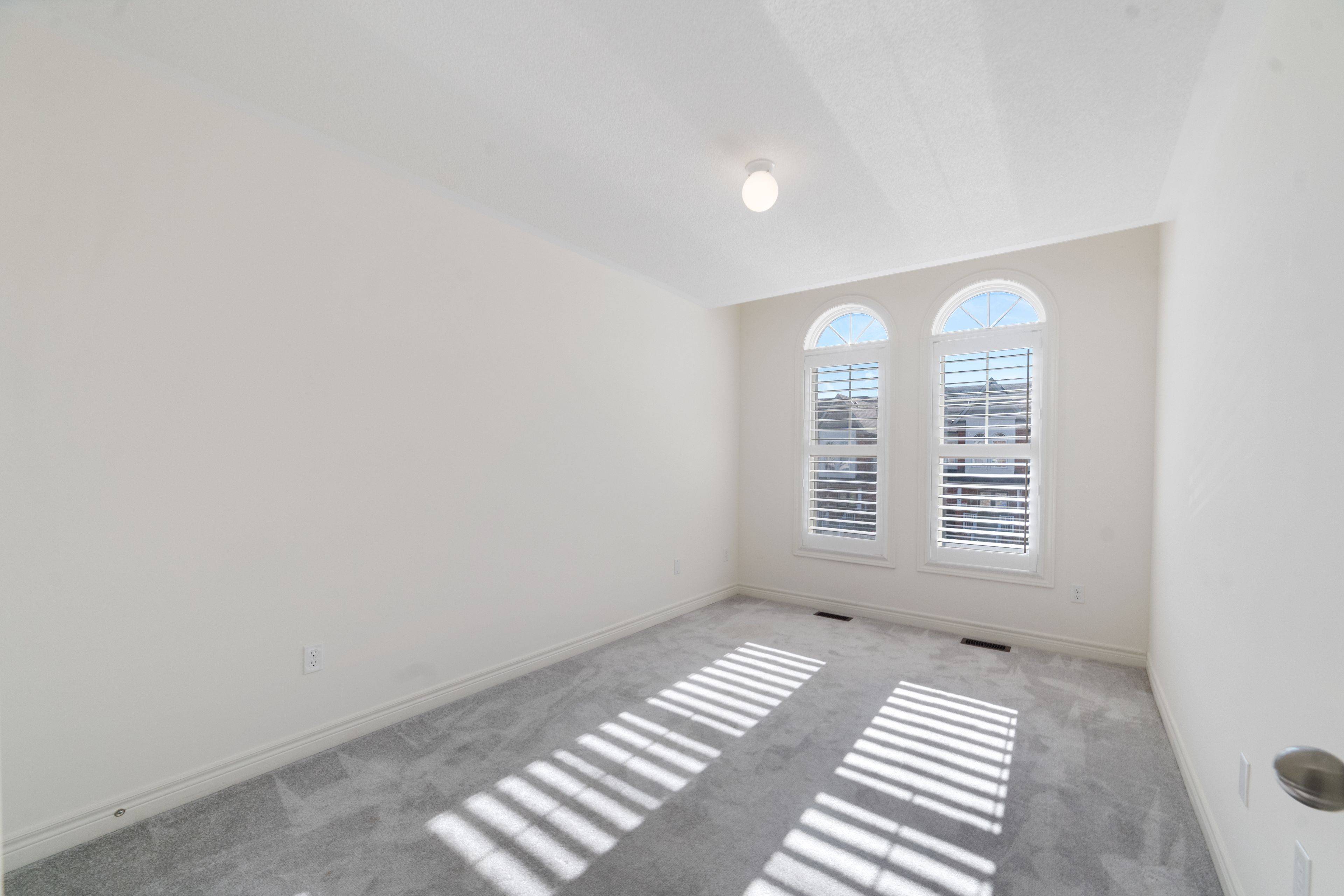 Oshawa, ON L1K 1A7,678 Krawchuk CRES