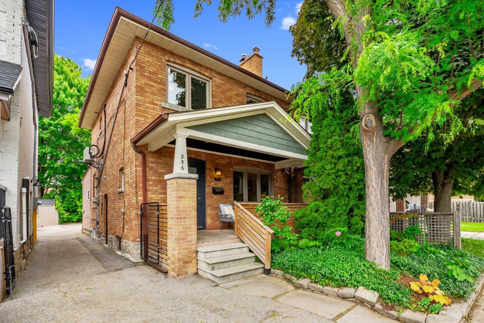 256 Mortimer AVE, Toronto E03, ON M4J 2C5