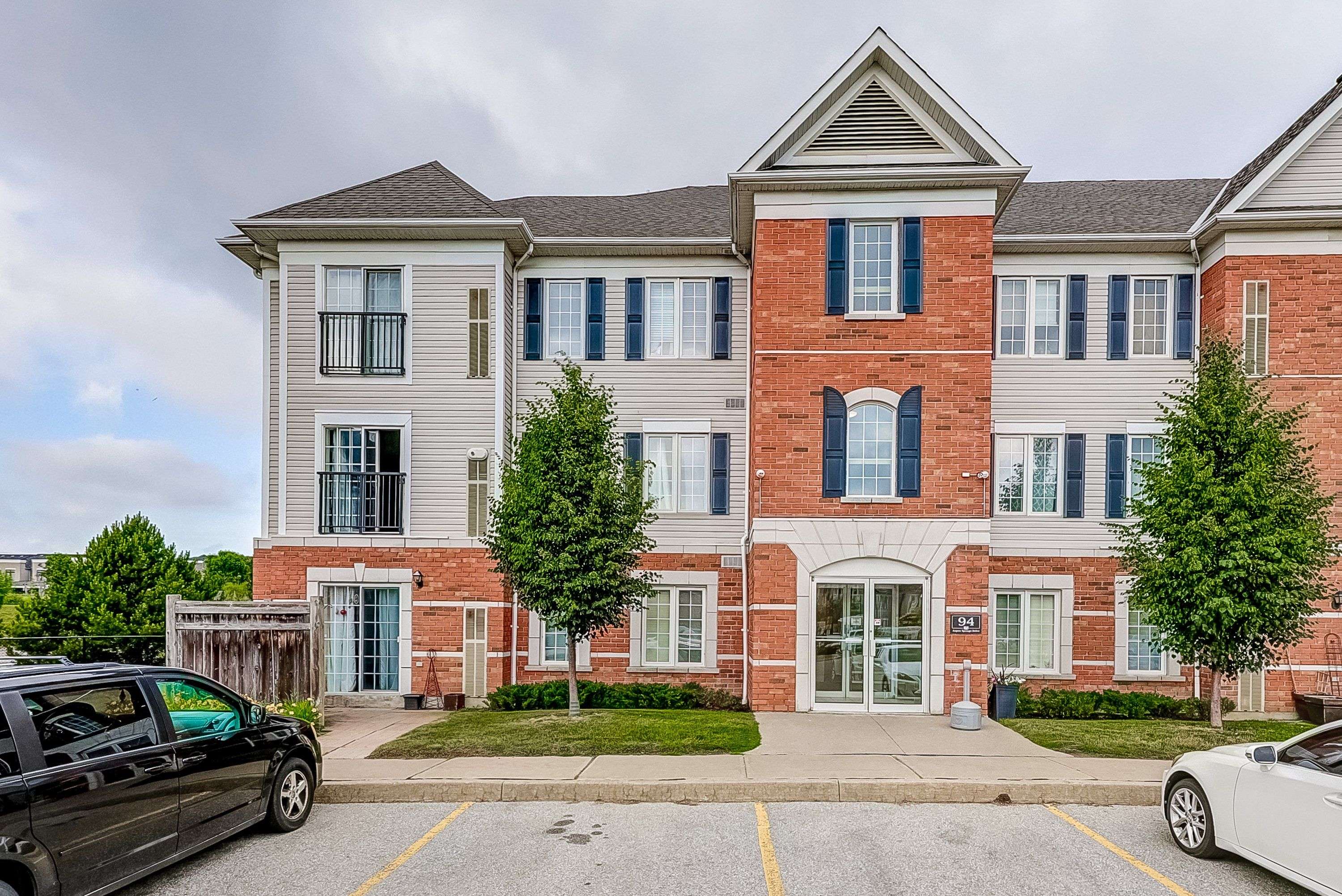 Clarington, ON L1C 5N4,94 Aspen Springs DR #311