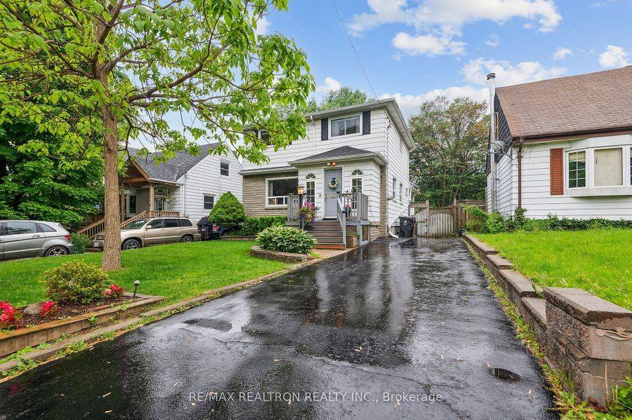 24 Neilson AVE, Toronto E08, ON M1M 2S2