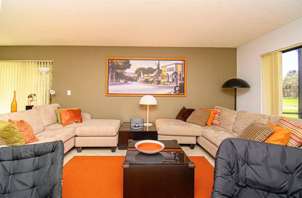 Boca Raton, FL 33433,8334 CYPRESS LN #1A