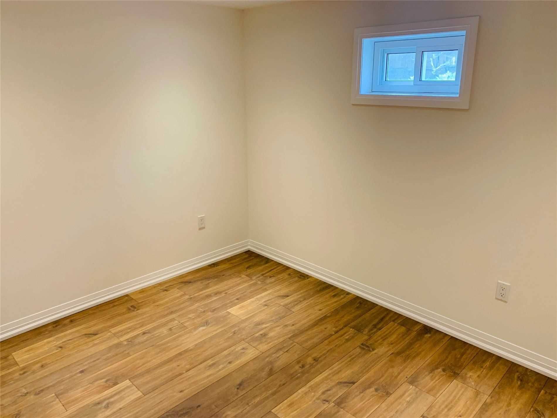 Newmarket, ON L3Y 4L2,376 Lorne AVE #Lower
