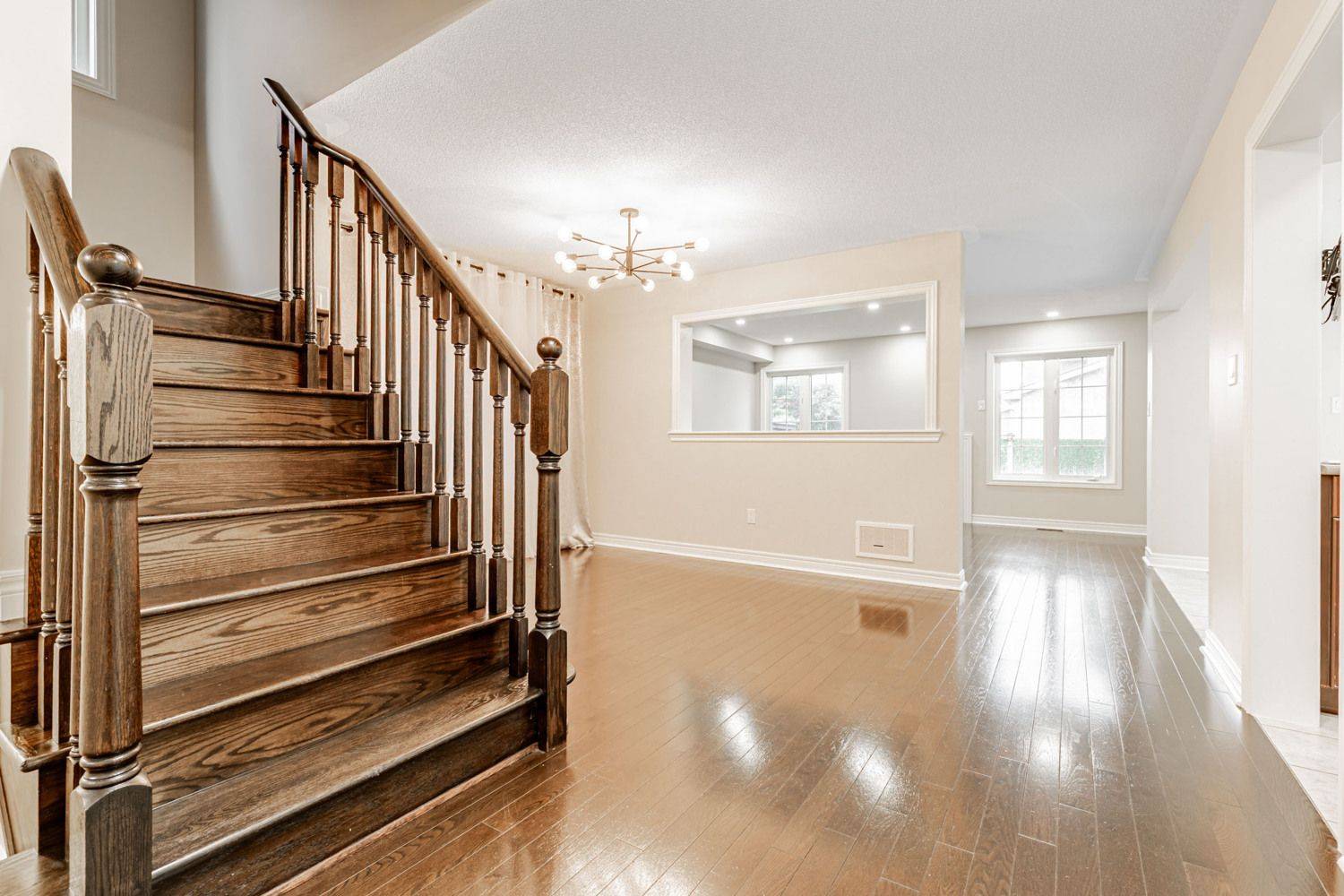Bradford West Gwillimbury, ON L3Z 0H5,67 Acorn LN