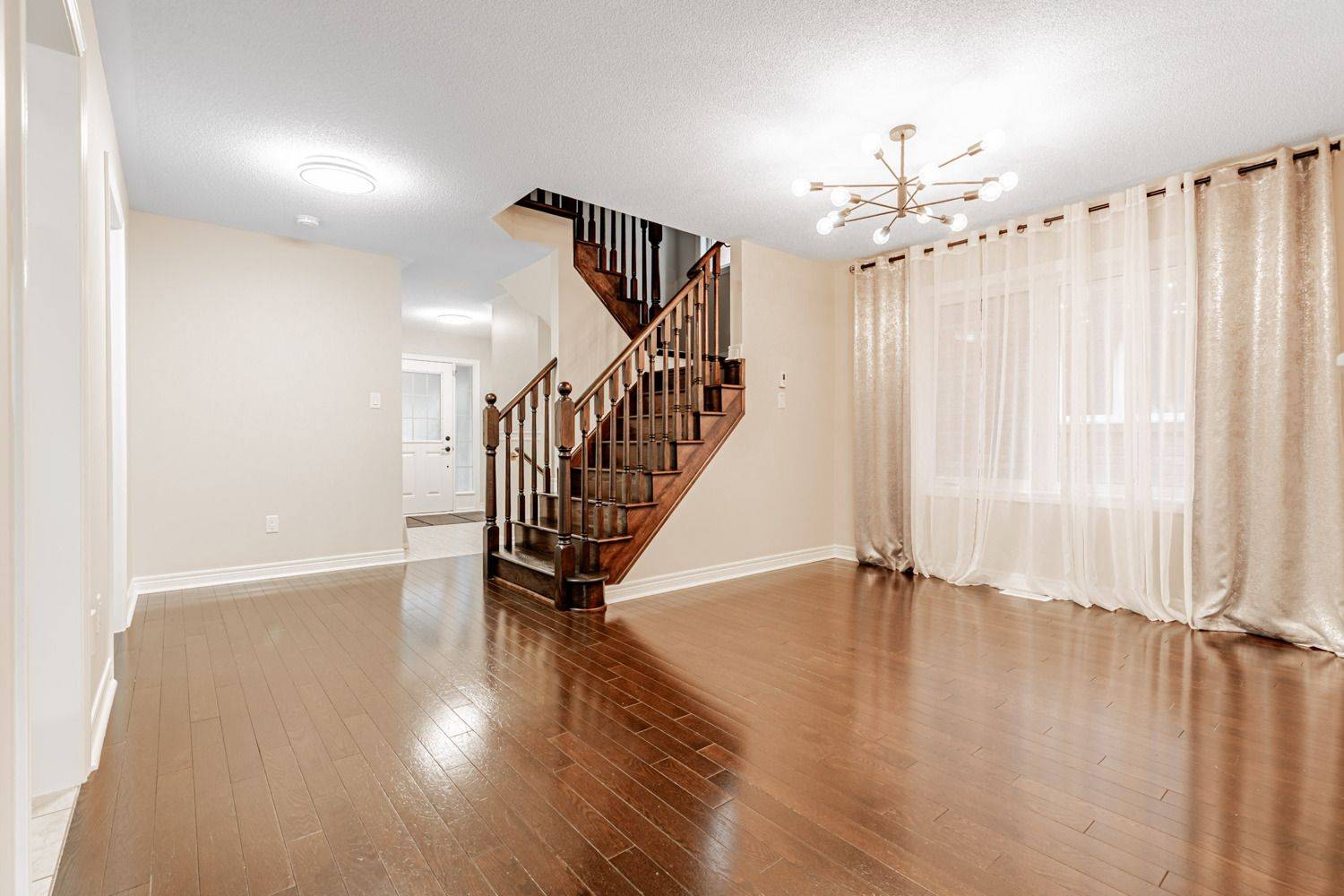 Bradford West Gwillimbury, ON L3Z 0H5,67 Acorn LN