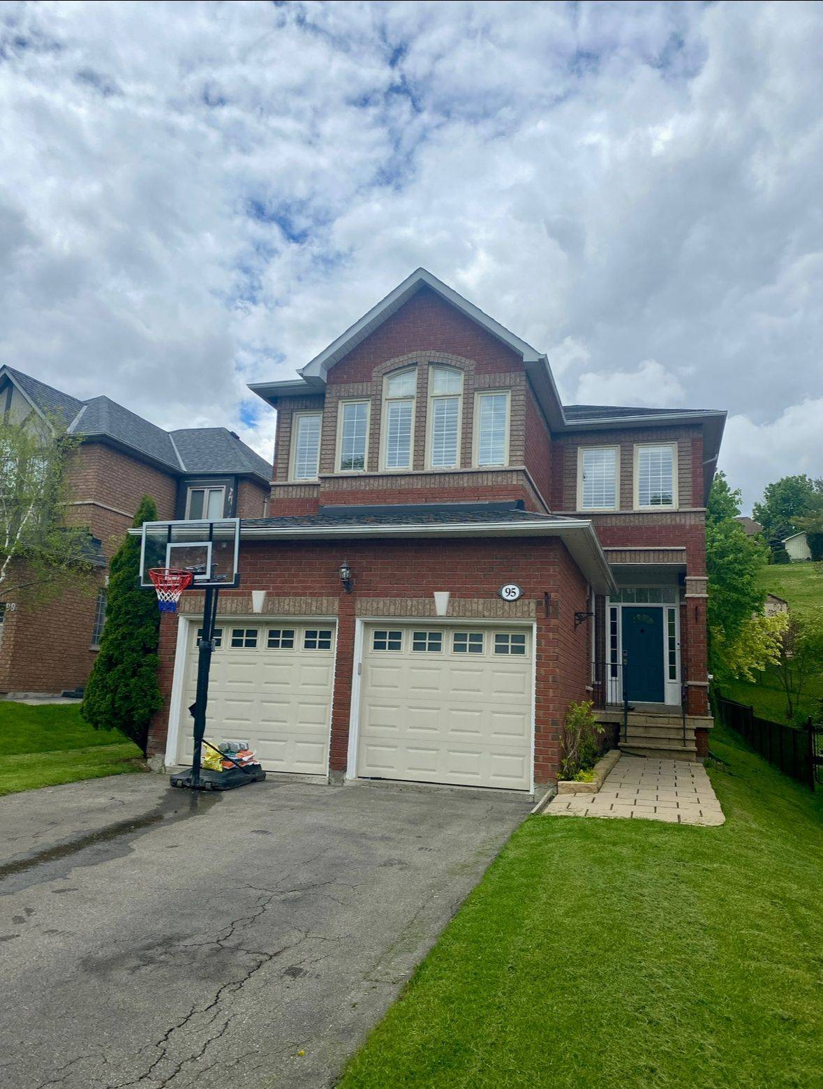 95 Stemmle DR, Aurora, ON L4G 6N8