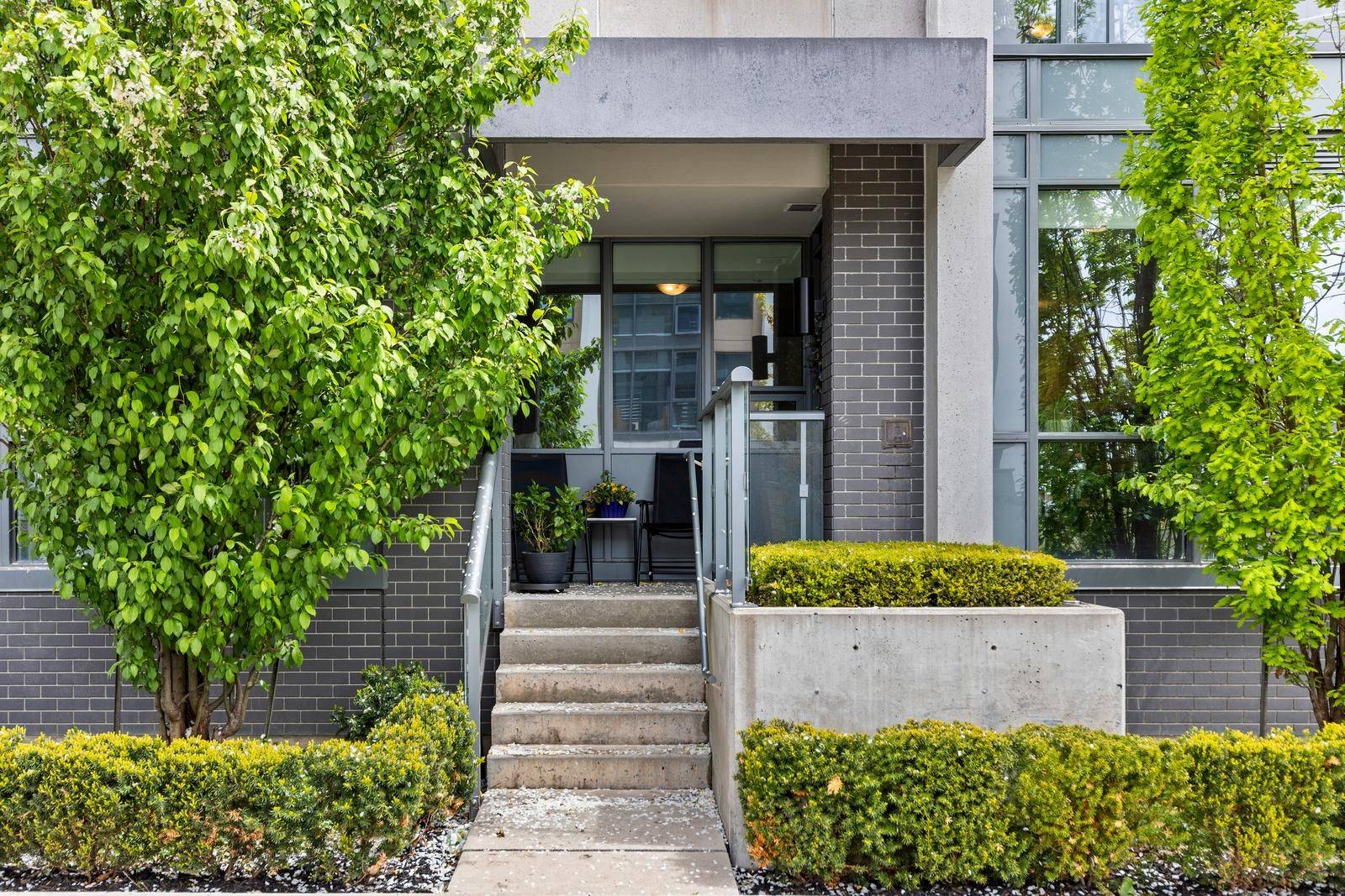 Mississauga, ON L5R 0G5,5025 Four Springs AVE #111