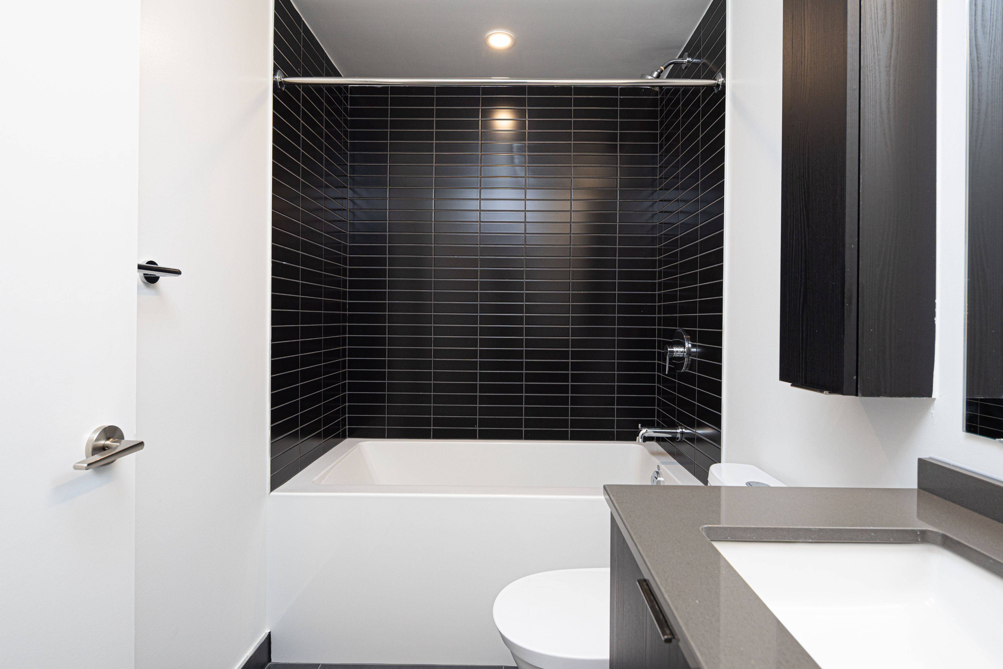 Mississauga, ON L5A 1W4,86 Dundas ST E #1509