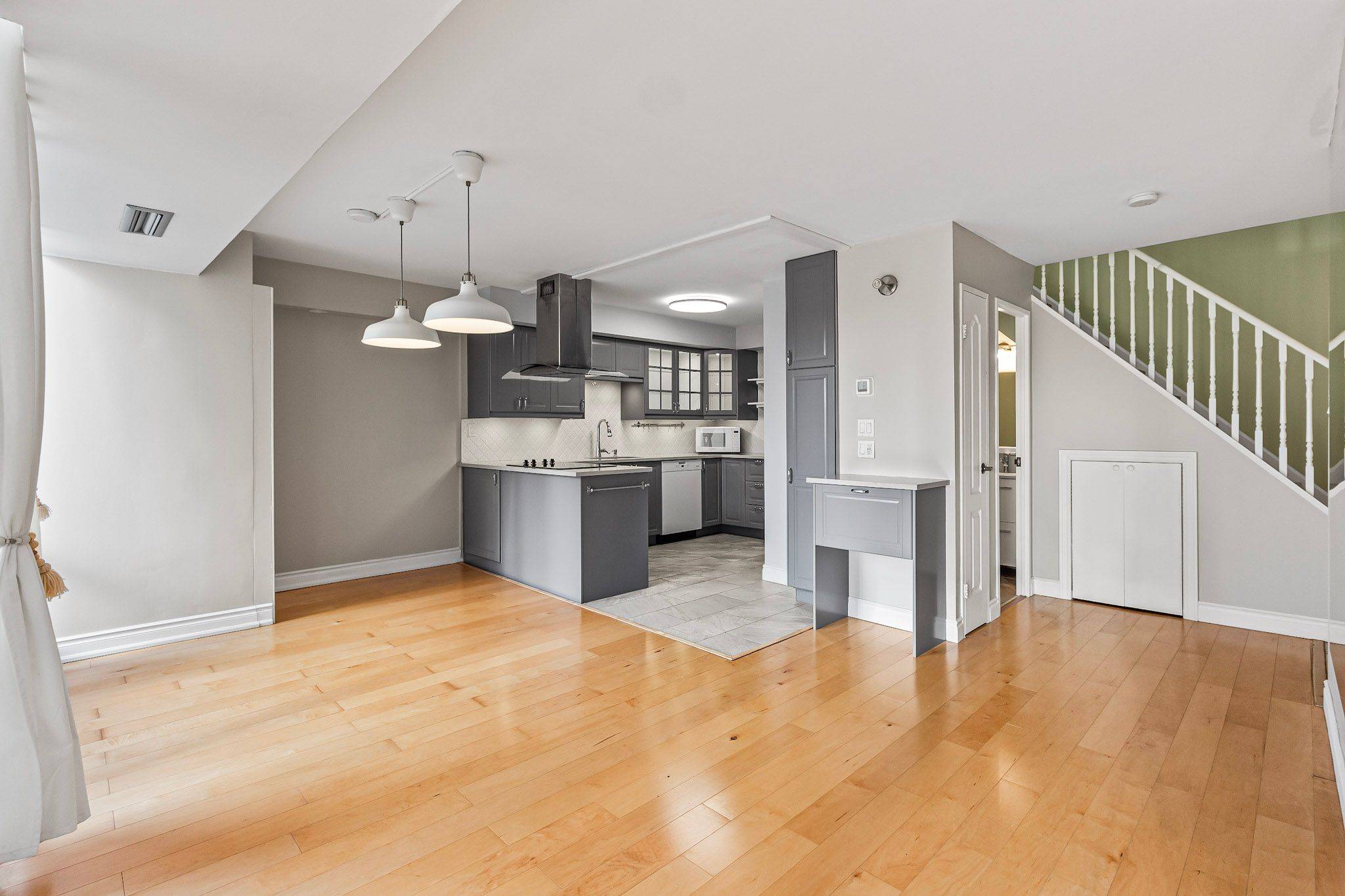 Oakville, ON L6H 2S2,1300 Marlborough CT #523