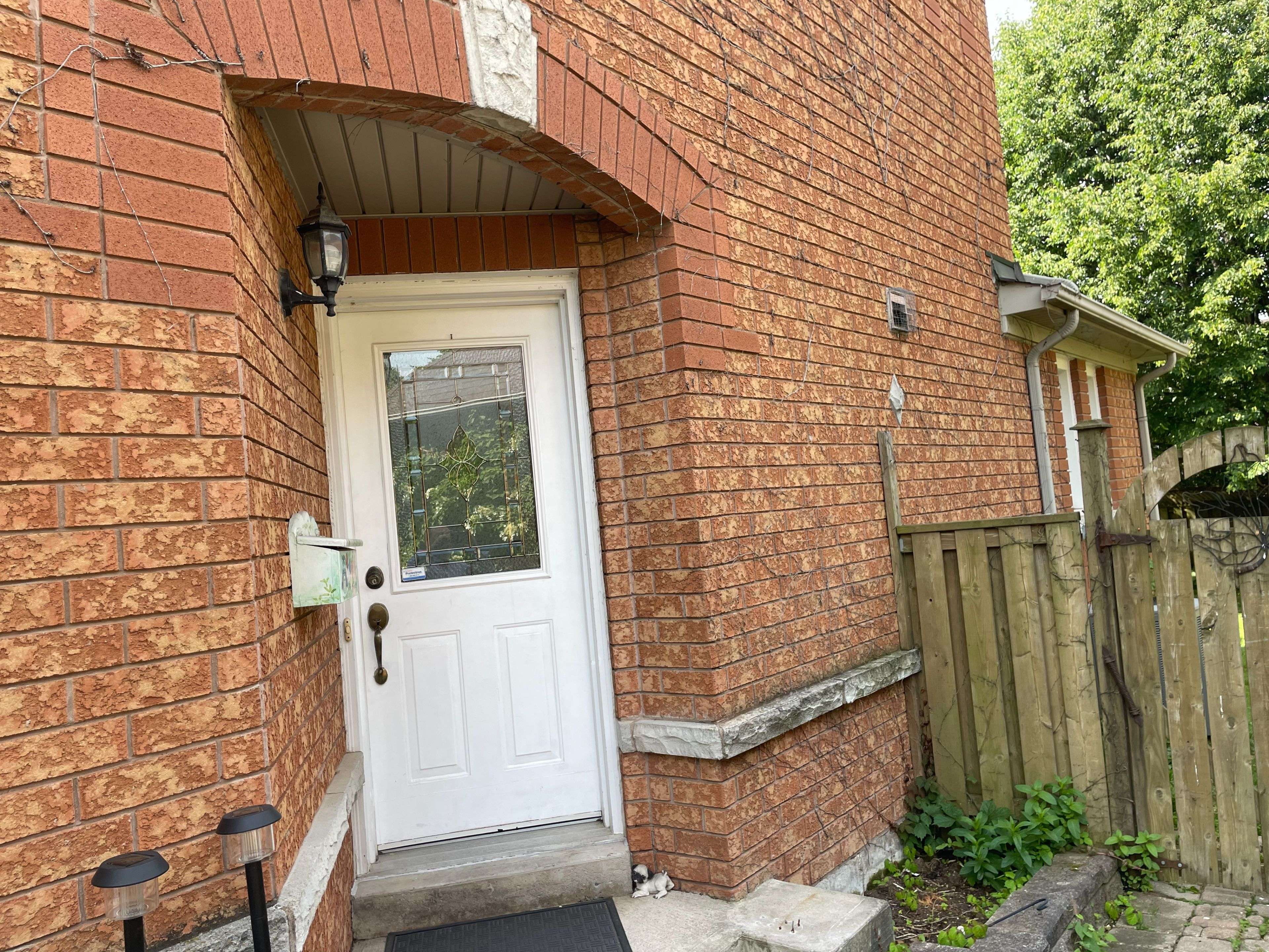 Burlington, ON L7M 4K6,2962 Glover LN