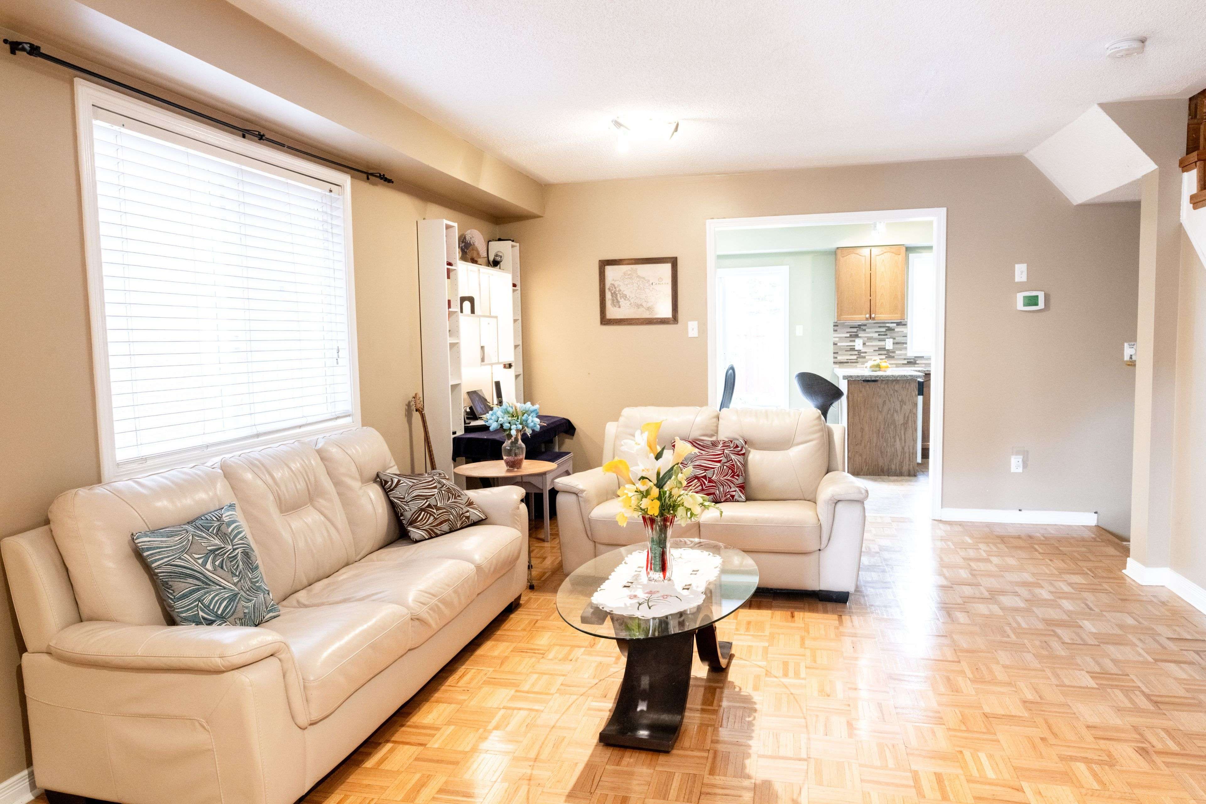 Mississauga, ON L5V 3A5,5697 Volpe AVE