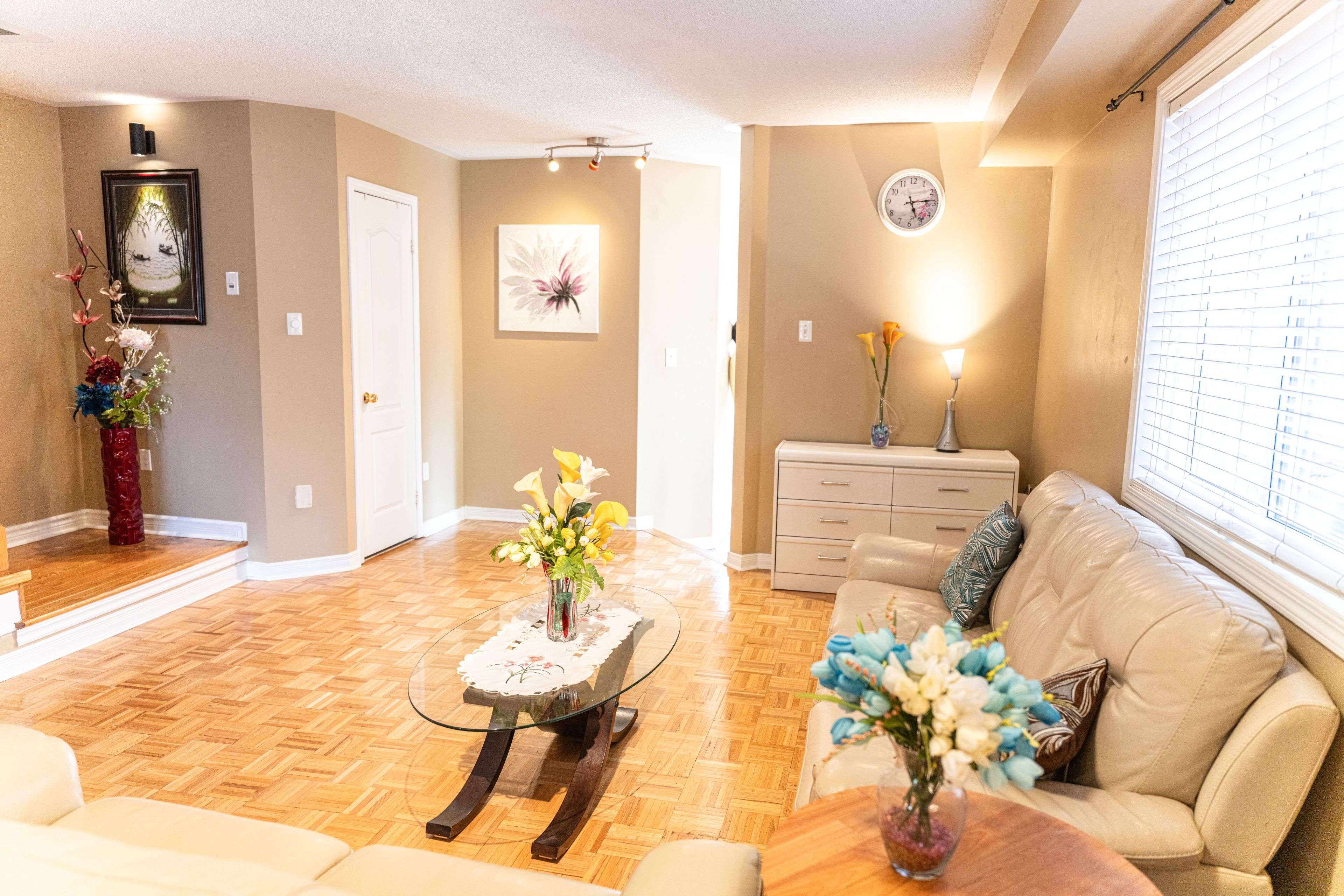 Mississauga, ON L5V 3A5,5697 Volpe AVE