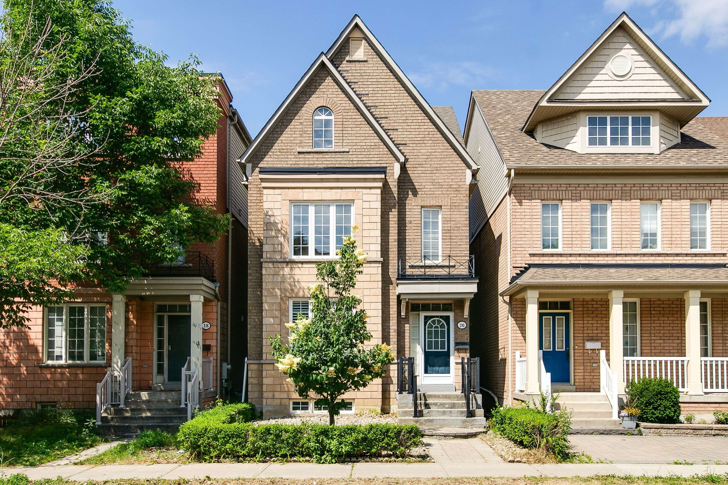 20 Herzberg GDNS, Toronto W05, ON M3J 3P4