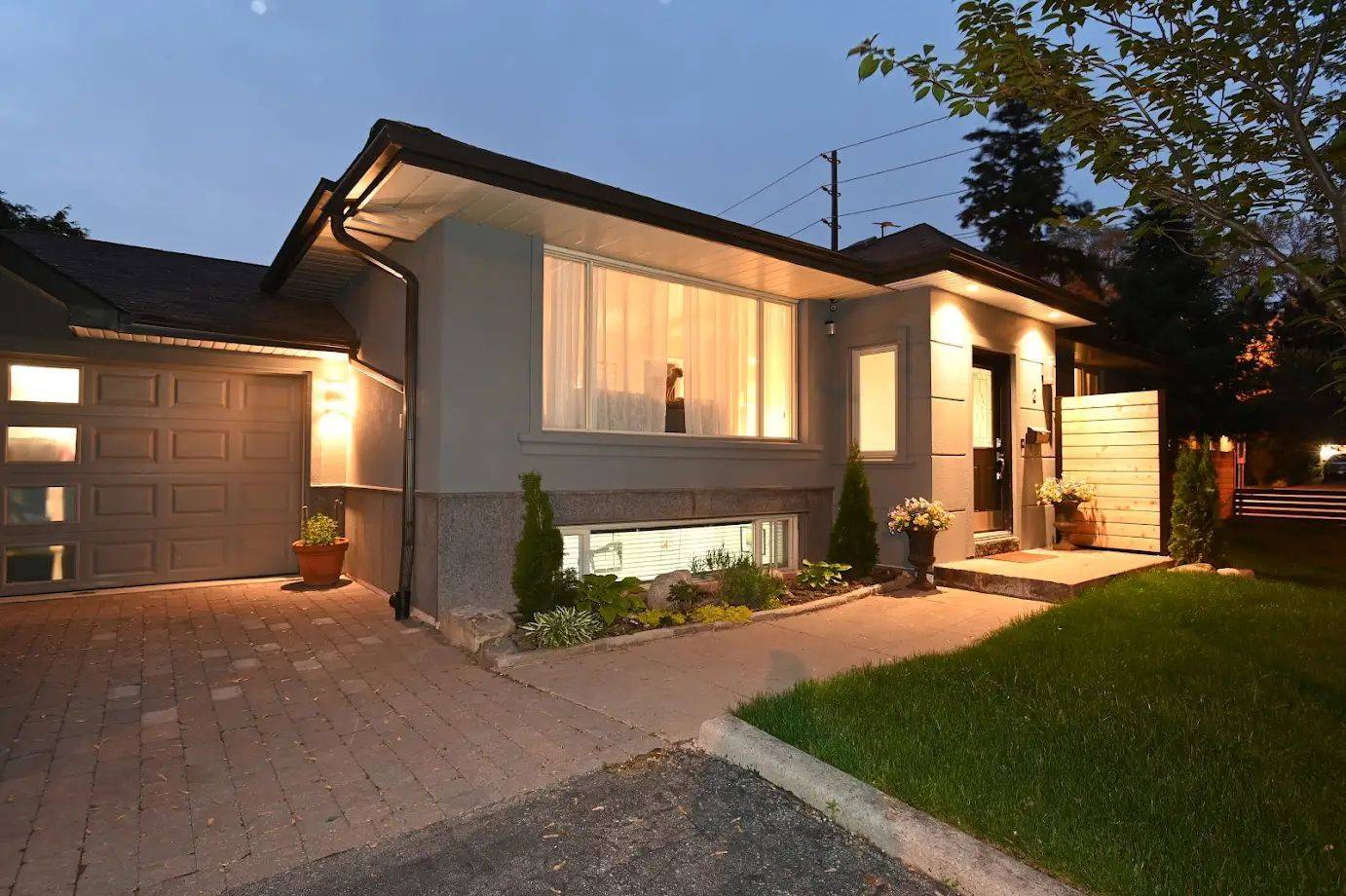 Toronto W08, ON M9B 2M7,2 Beaverbrook AVE