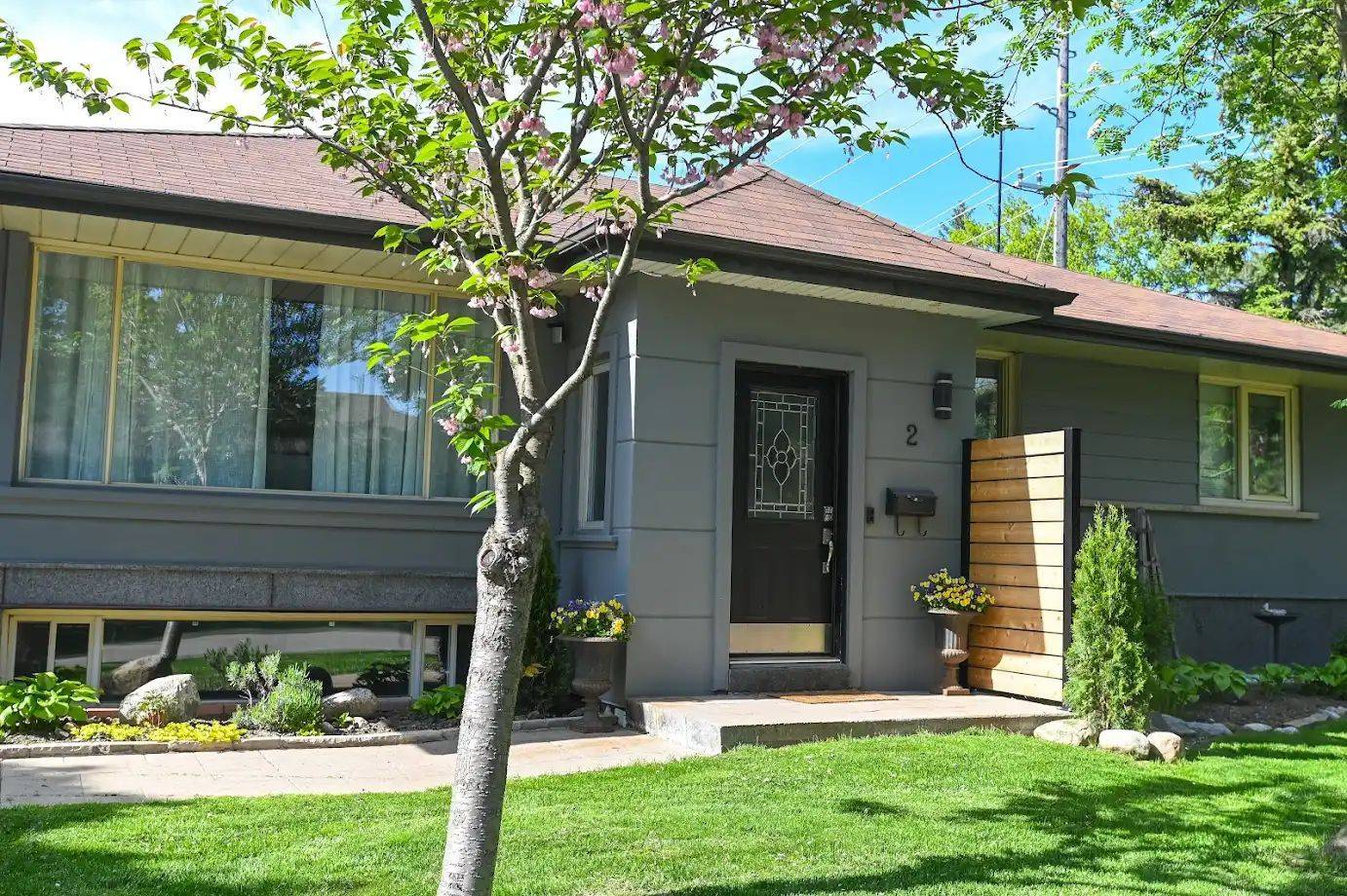 Toronto W08, ON M9B 2M7,2 Beaverbrook AVE