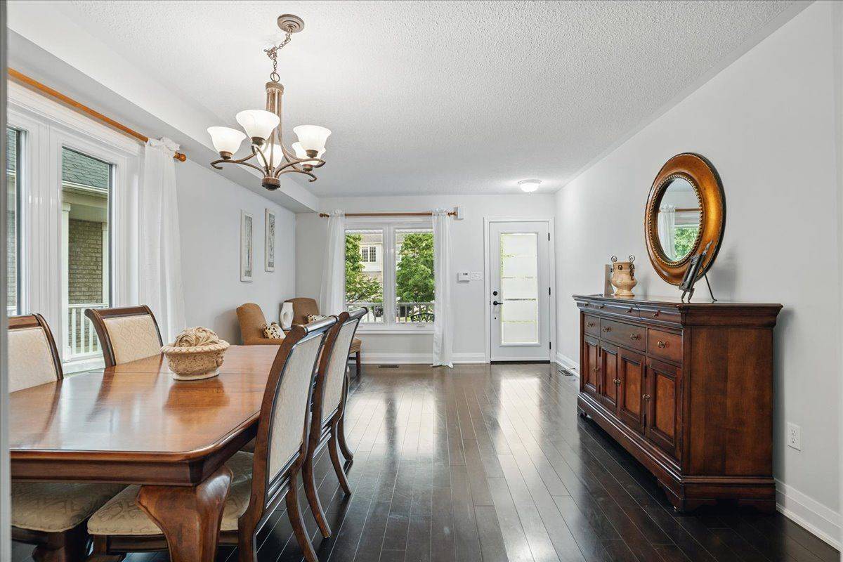 Mississauga, ON L5M 7Y3,3957 Janice DR