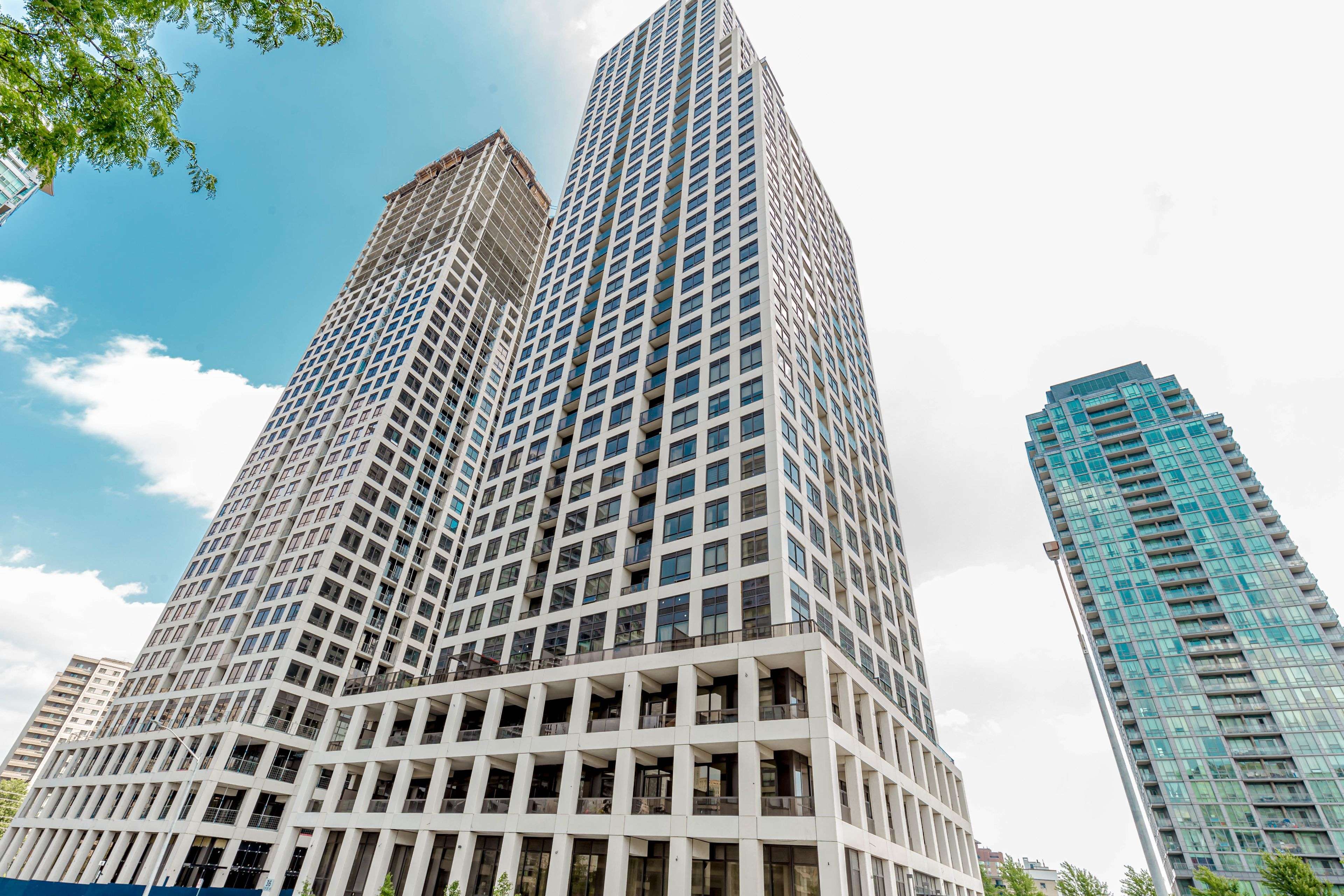 36 ELM DR #2504, Mississauga, ON L5B 1L9