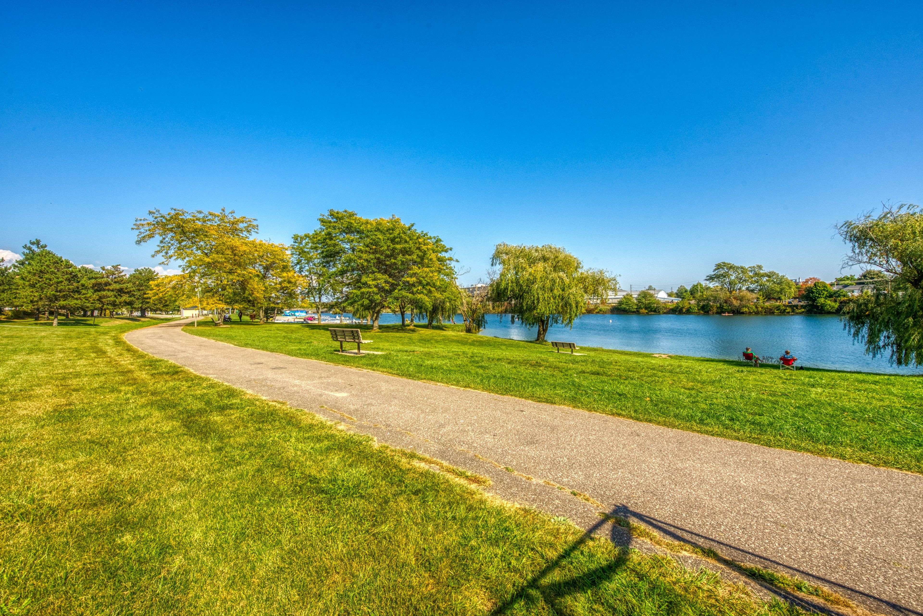 Welland, ON L3C 7B3,330 PRINCE CHARLES DR S #1204