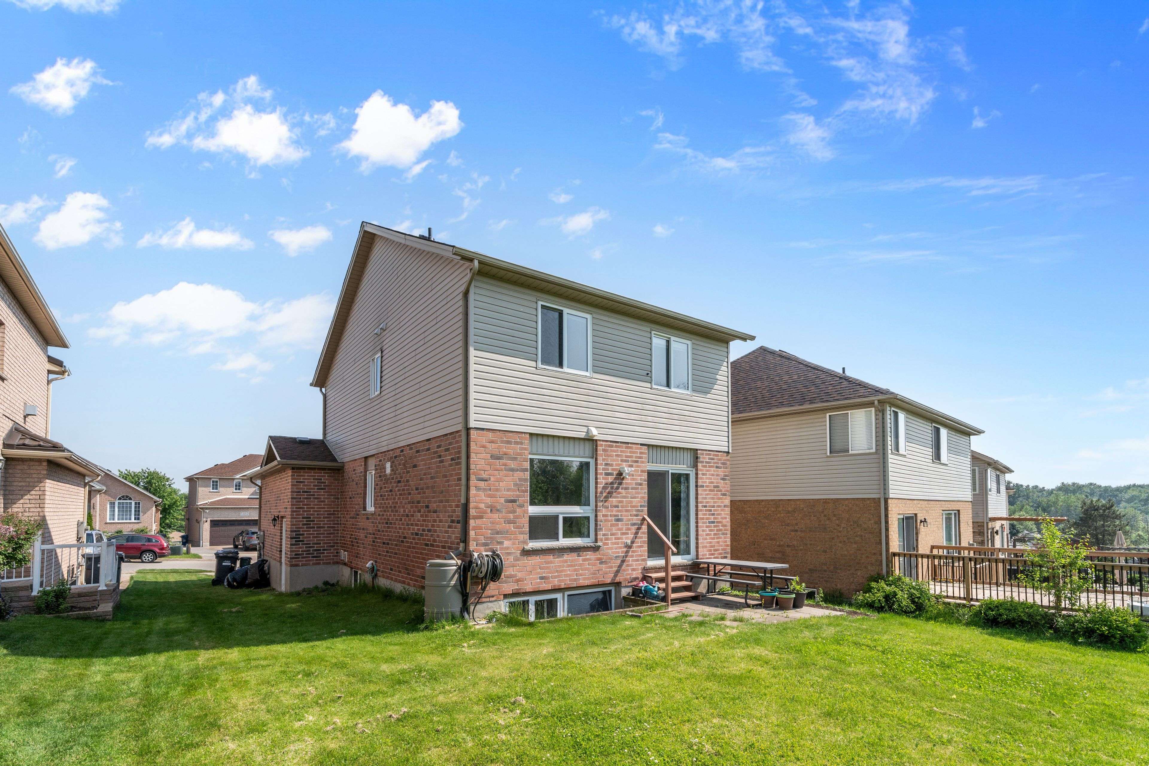 Guelph, ON N1K 1Y7,105 Flaherty DR