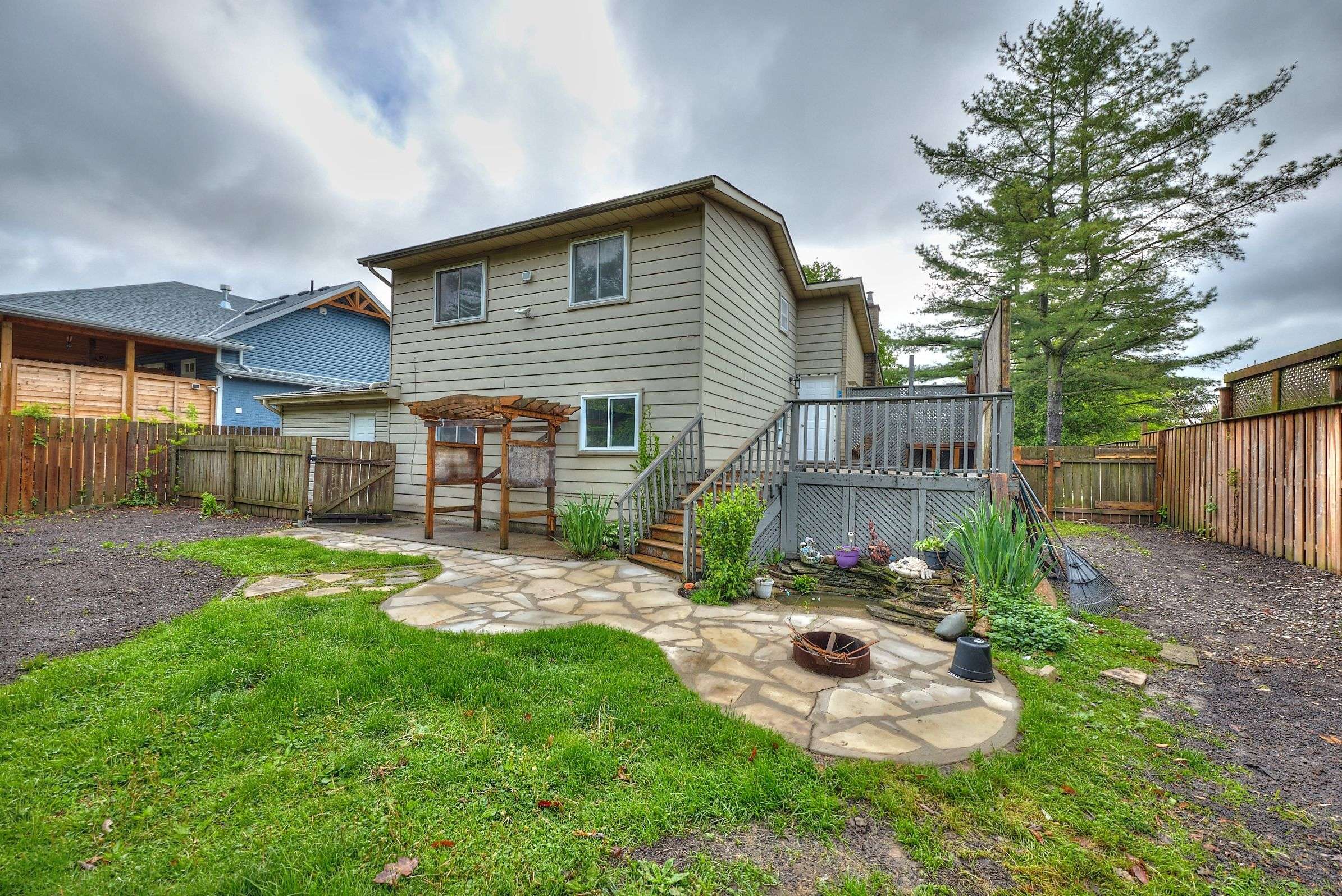 Welland, ON L3C 6B1,19 Leaside DR