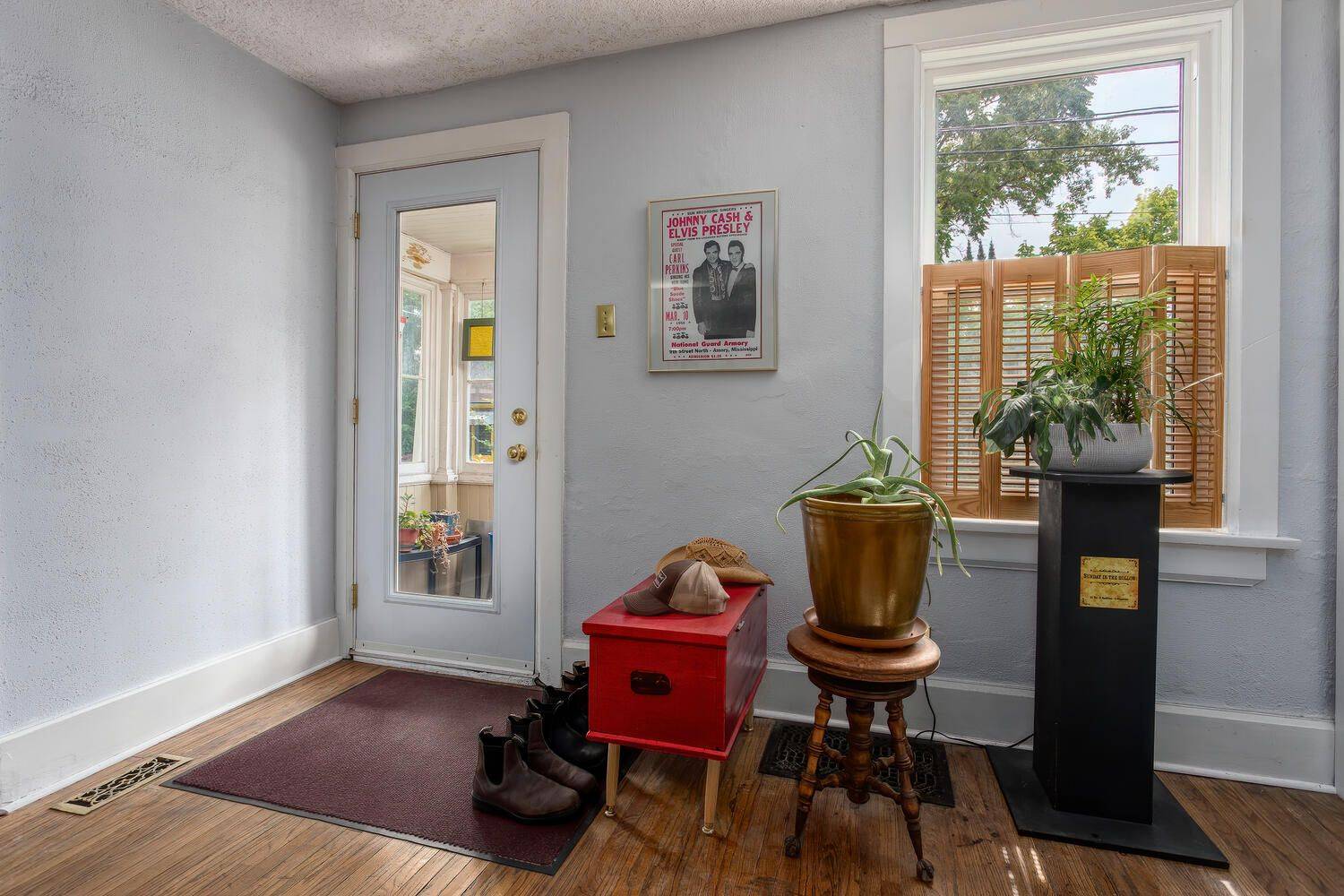 Guelph, ON N1E 2E3,10 Pearl ST