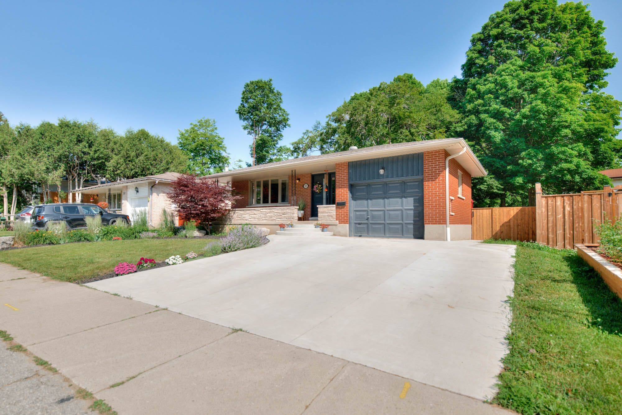 Waterloo, ON N2L 4R9,515 Twin Oaks CRES