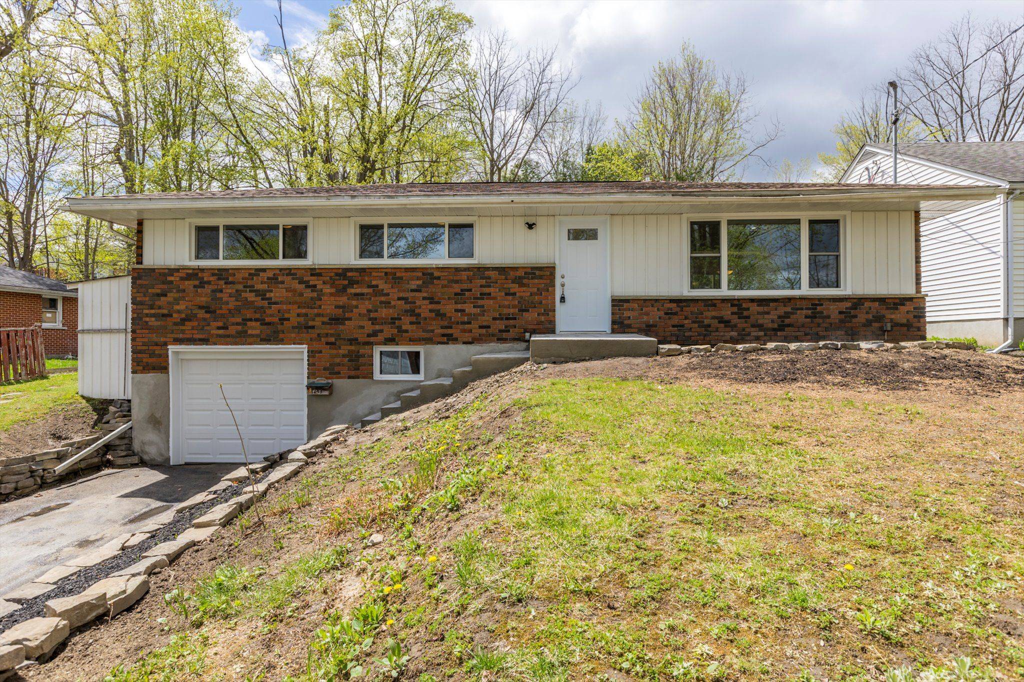 1243 Albertus AVE,  Peterborough Central,  ON K9J 6A3