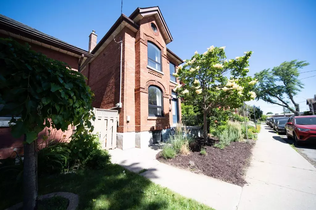 Hamilton, ON L8L 5T6,61 William ST